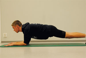 GENERELL STYRKETRENING: Planke er et godt eksempel på generell styrketrening hvor muskelaktivering er i fokus.