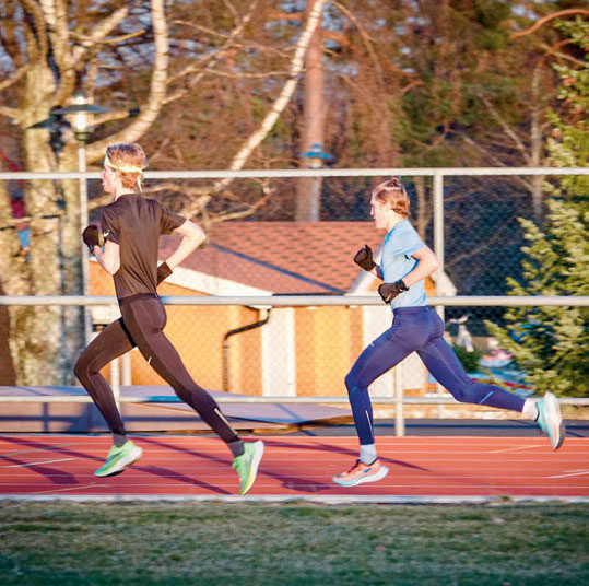 MED MÅL I BLIKKET: Jonatan og Simen løper med mål i blikkene. FOTO: FREDRIK VEDVIK