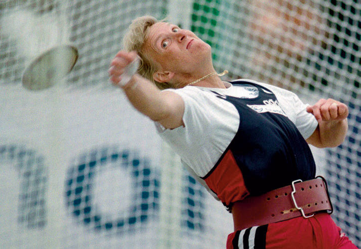 GAMMEL REKORD: Mette Bergmans rekord på 69,68 meter har stått siden 1995. Her fra NM i Askøy i 1998. FOTO: HELGE HANSEN, NTB