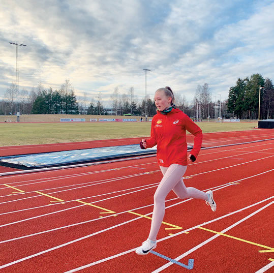 LILLESTRØM: Tuva Marcussen (BUL) løper intervaller på Lillestrøm stadion. FOTO: ERIK MARCUSSEN