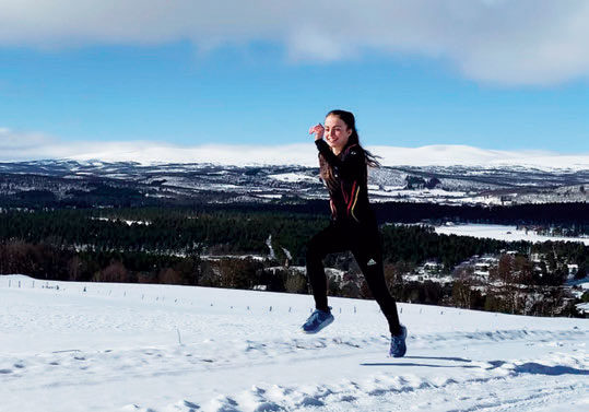 NATURTALENT: – Jeg har ikke tenkt å velge mellom ski, friidrett eller fotball – ennå, sier Ingeborg Østgård. FOTO: PRIVAT
