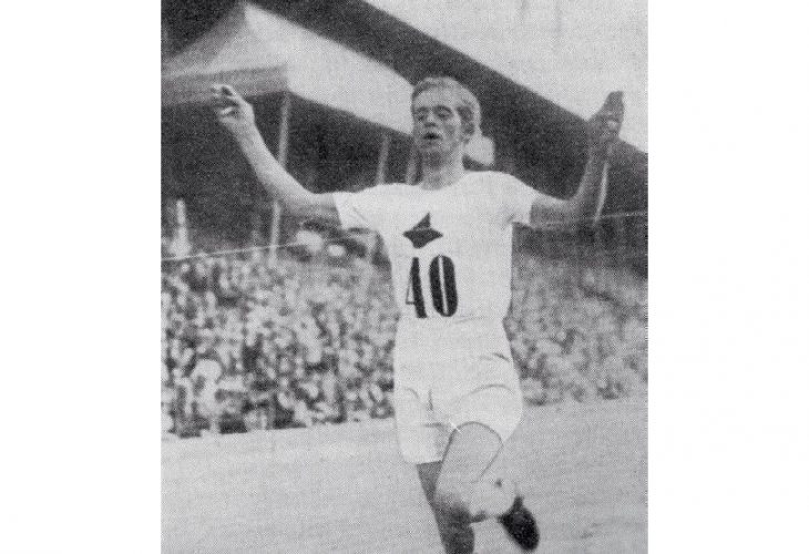 SVENSK REKORD: 1921-sesongen ble Backmans mest stabile sesong på internasjonalt toppnivå. Tidlig på høsten forsøker han seg på Svanbergs svenske rekord på en times løp uten å lykkes helt. Noe senere på høsten har han tydeligvis konkurrert seg i bedre form og løp 18518,5 meter på en time. Ny svensk rekord.