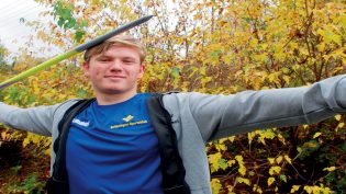 Med sjumilssteg mot spyd-toppen