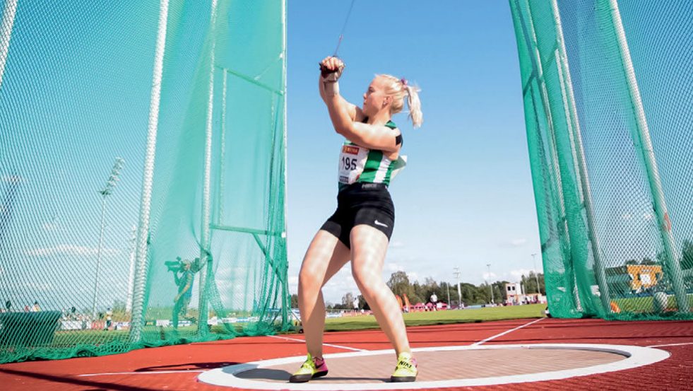 Kneskadet Helle må kanskje legge opp